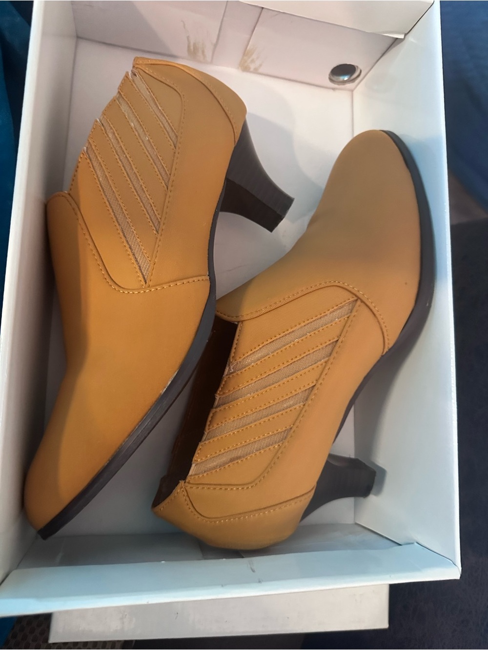 Vintage AJ Valencia Women’s Tan Low-Kit Heel Ankle Boots - Picture 4 of 9